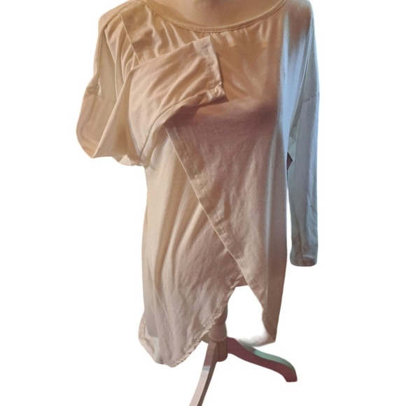 Extra Long Super Cute White Tee Shirt Size Large -Shirt front long in back - Picture 2 of 9